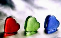Три сердечки, красный, зеленый, синий